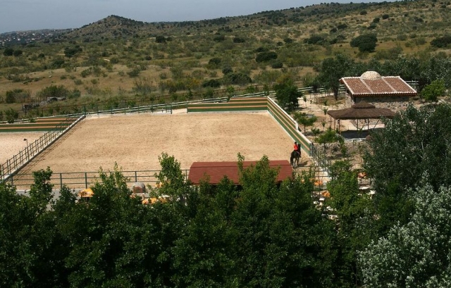  Facilities for riding and dressage. 
